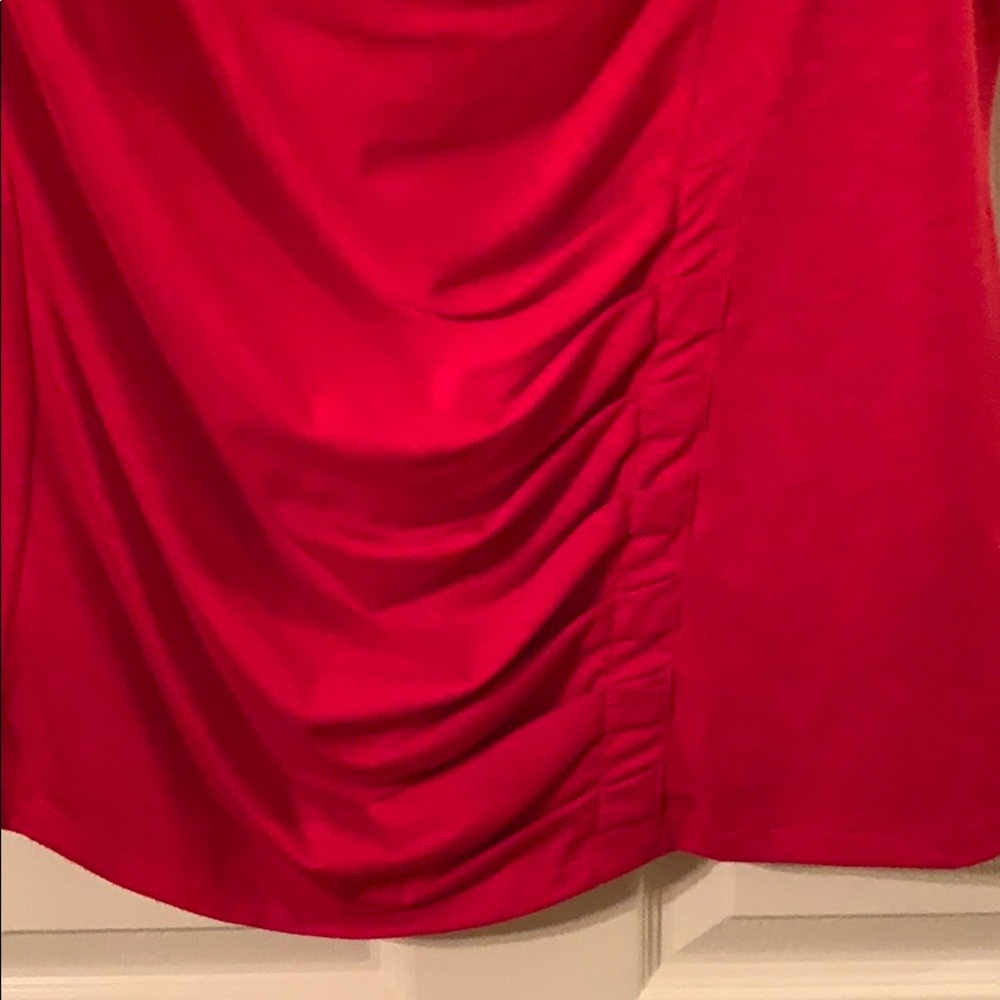 Red top - Picture 3 of 4